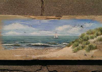 gedenkschilderij op pallethout met strand zee en varend zeilschip