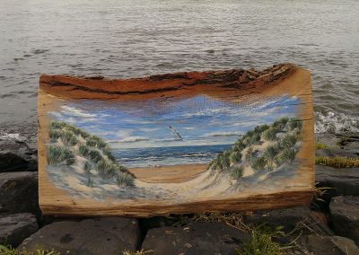gedenkschilderij op paneel met strand zee vliegende meeuw